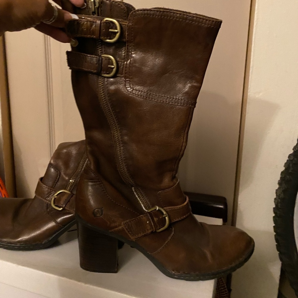 Gently used soft leather mid calves boot.